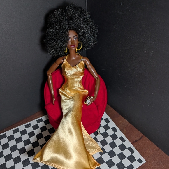 Custom Restyled AA Articulated Barbie Red Carpet Gold Gown - Picture 10 of 10